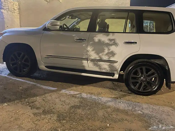 للبيع لكزس.2014شدبلد الحد 140 اسوم وصال 137 لايجي الا اصامل 2