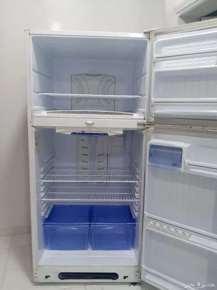 براد اصلي استعمال نظيف جدا لديه مشكلة التجميد فقط 3