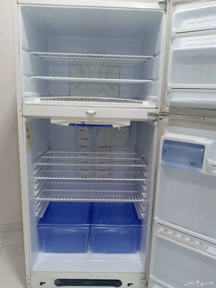 براد اصلي استعمال نظيف جدا لديه مشكلة التجميد فقط 2