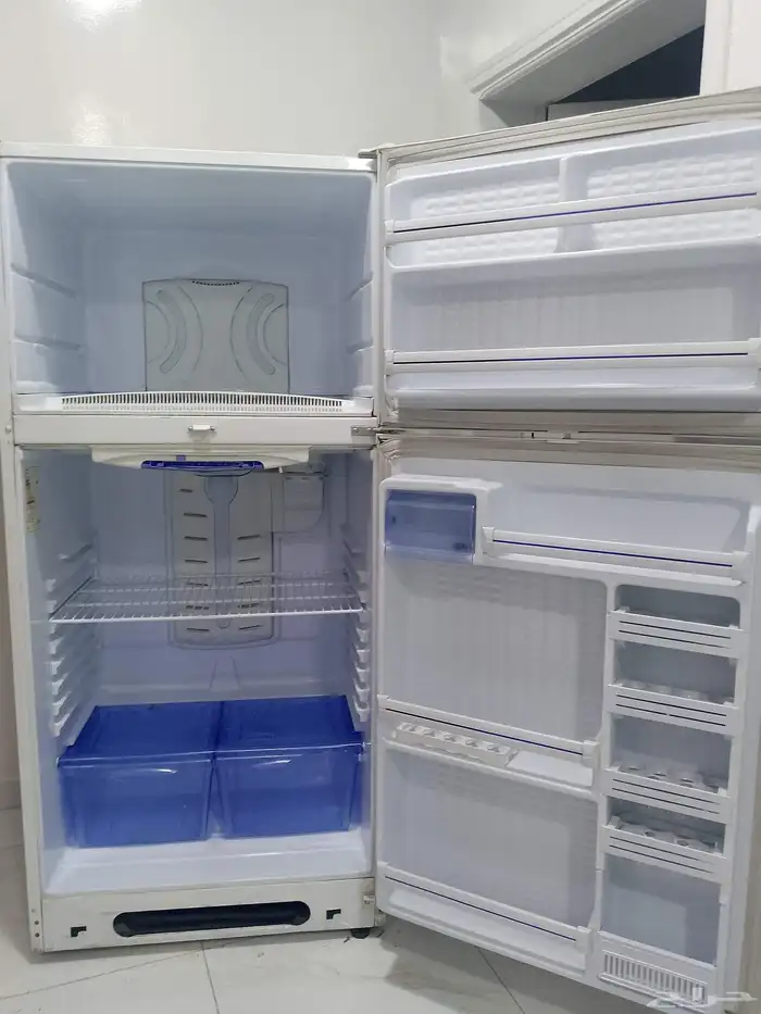 براد اصلي استعمال نظيف جدا لديه مشكلة التجميد فقط 6