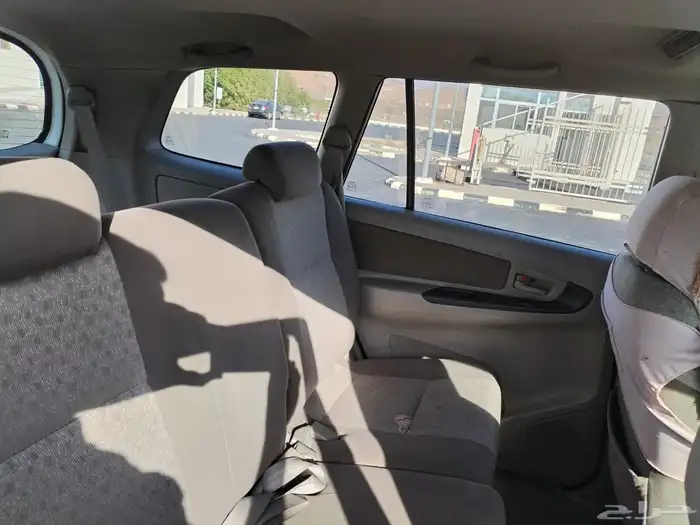 تويوتا انوفا 2015 أبيض ماشيه 110 الف مالك أول 5