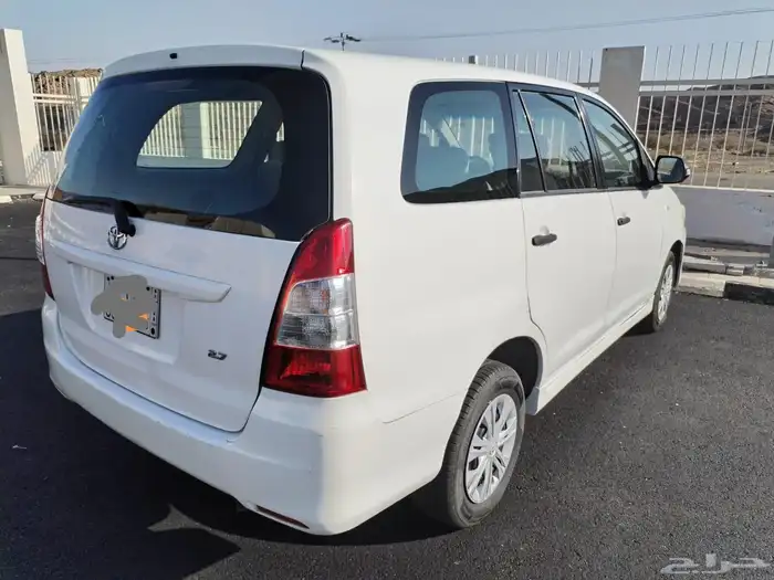 تويوتا انوفا 2015 أبيض ماشيه 110 الف مالك أول 1