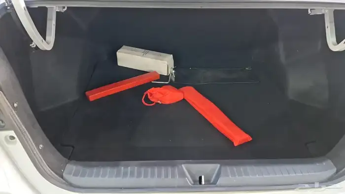 تويوتا ياريس Y موديل 2023 عداد 16 الف مخزن 6