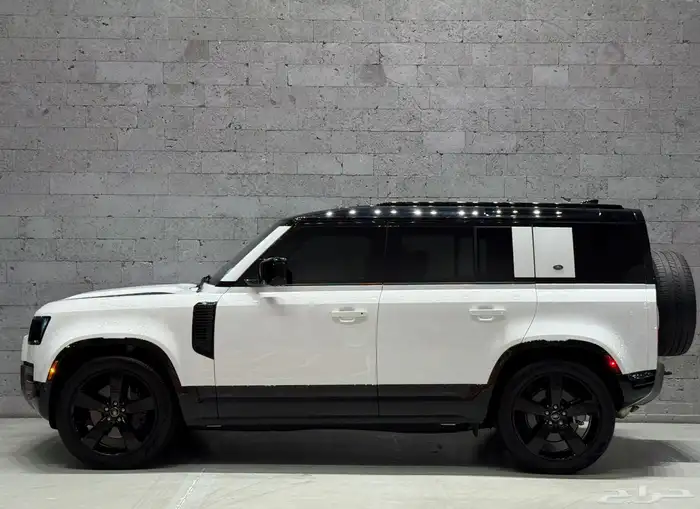 الموديل 2024 العداد 5.000 النوع دفيندر HSE وارد كندا 13