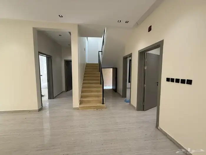 فيلا 200 متر بحي طويق مليون و 80 الف بها غرفة كبار سن 11