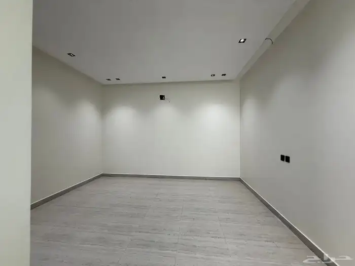 فيلا 200 متر بحي طويق مليون و 80 الف بها غرفة كبار سن 12