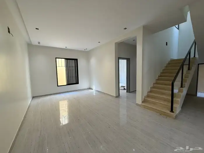 فيلا 200 متر بحي طويق مليون و 80 الف بها غرفة كبار سن 6