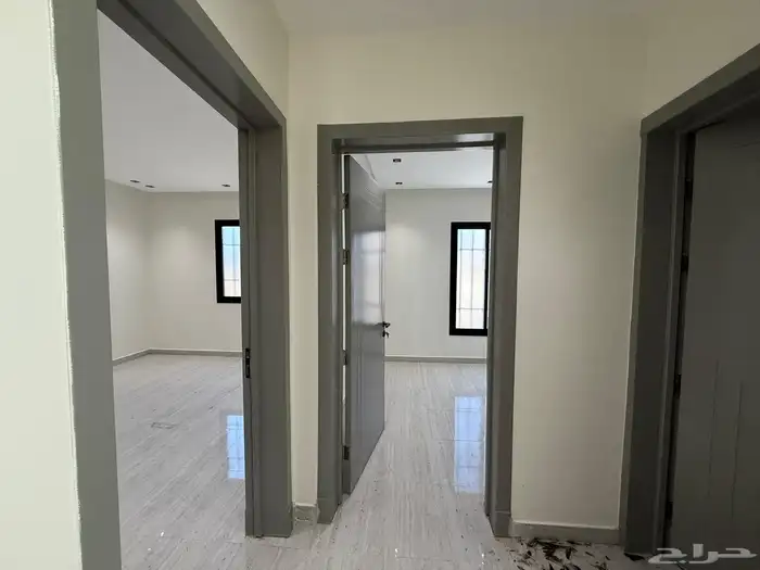 فيلا 200 متر بحي طويق مليون و 80 الف بها غرفة كبار سن 17