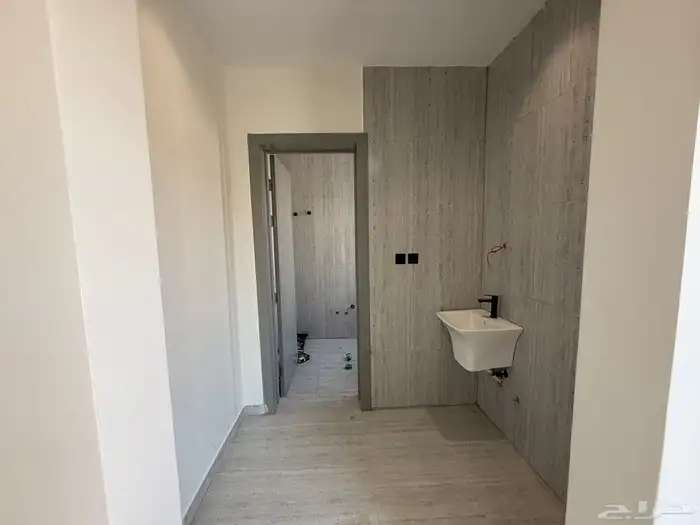 فيلا 200 متر بحي طويق مليون و 80 الف بها غرفة كبار سن 15