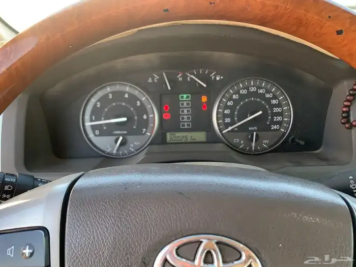 تويوتا صالون 2015 بريمي فل كامل فتحه سقف 2