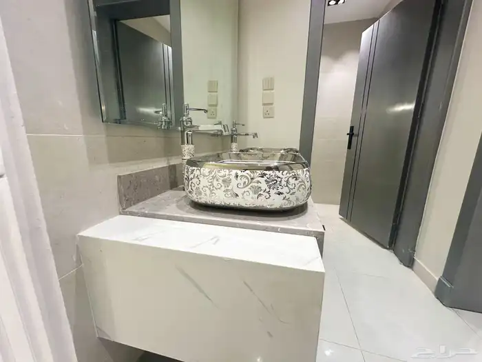 ادوار ارضية للبيع وشقق علوية بالقرب من طريق ابها خميس 13