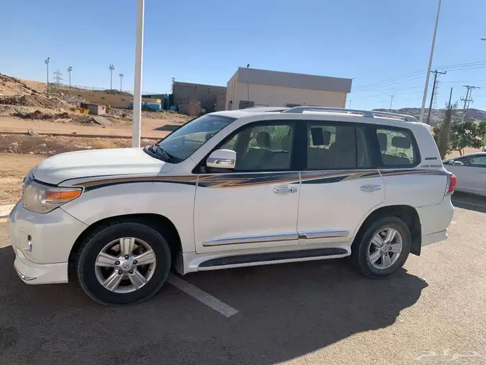 تويوتا صالون 2015 بريمي فل كامل فتحه سقف 1