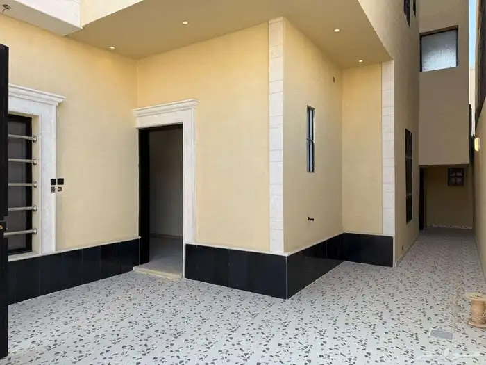 فيلا 200 متر بحي طويق مليون و 80 الف بها غرفة كبار سن 1