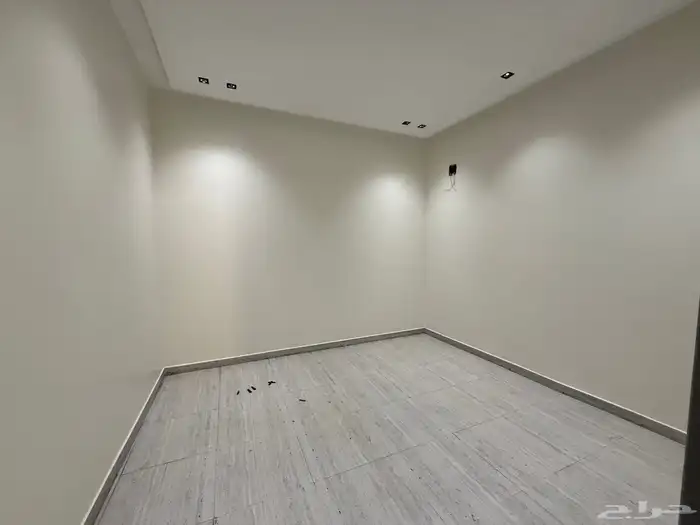 فيلا 200 متر بحي طويق مليون و 80 الف بها غرفة كبار سن 8