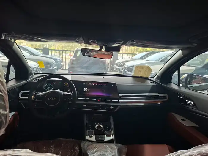 كيا سبورتاج فل كامل زيتي داخلي احمر 2025 5