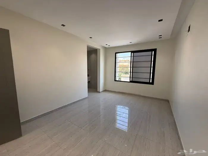 فيلا 200 متر بحي طويق مليون و 80 الف بها غرفة كبار سن 14