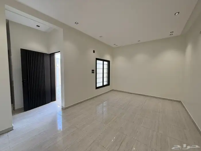 فيلا 200 متر بحي طويق مليون و 80 الف بها غرفة كبار سن 3