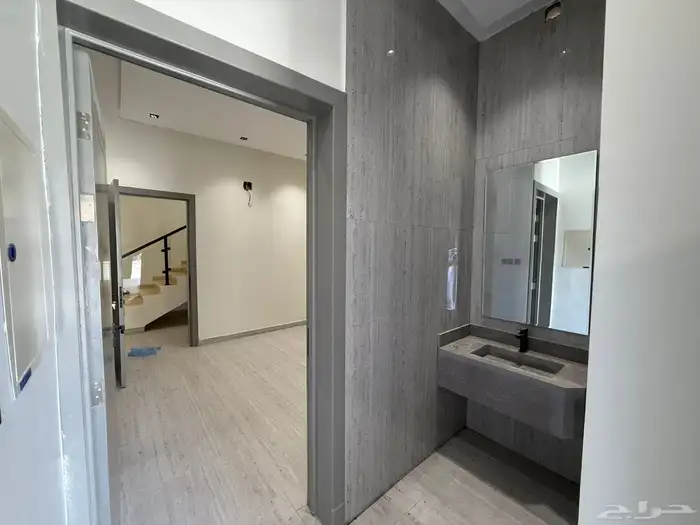 فيلا 200 متر بحي طويق مليون و 80 الف بها غرفة كبار سن 4