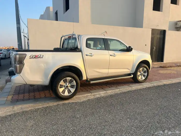 ايسوزو ديماكس 2022 0