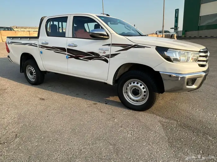 هايلوكس دبل قير عادي دبل ديزل 2022 4