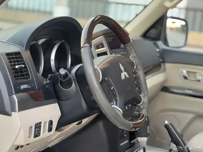 ميتسوبيشي - باجيرو - 2015 - نص فل 9