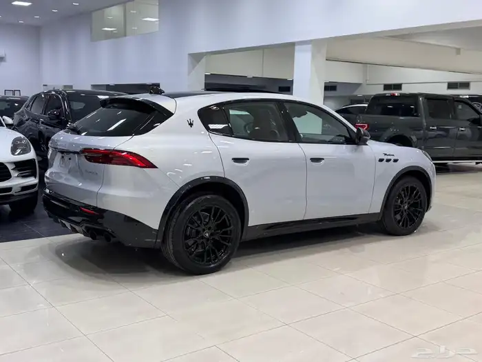 مازيراتي غريكال مودينا 2025   لون فضي 5