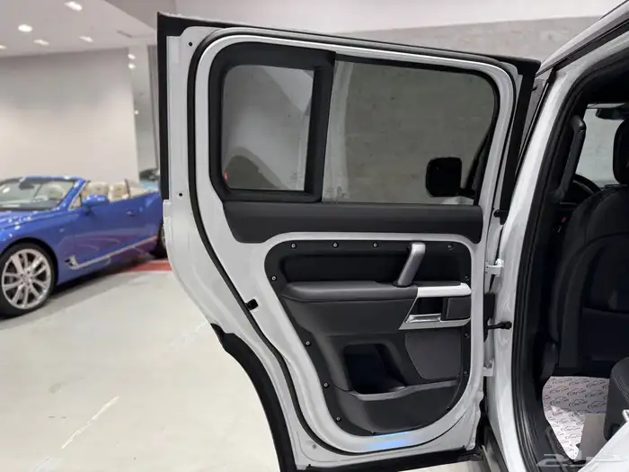 الموديل 2024 العداد 5.000 النوع دفيندر HSE وارد كندا 6