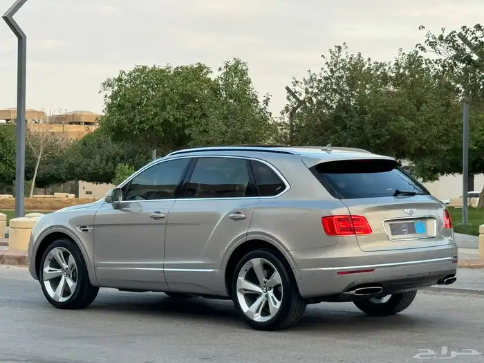 بنتلي بنتيجا 2017 3