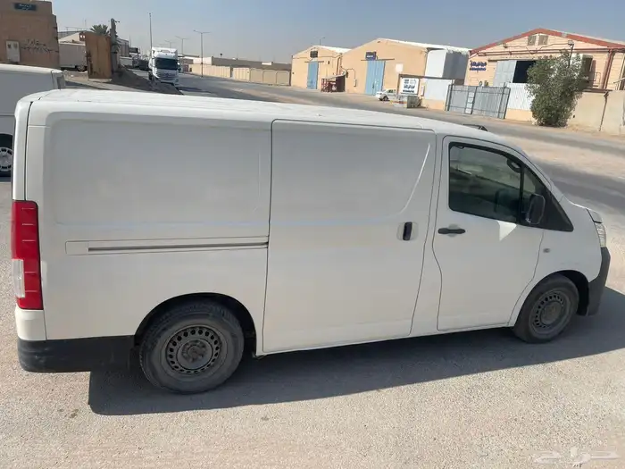 عدد 8 باصات تويوتا هايس بضاعة 6