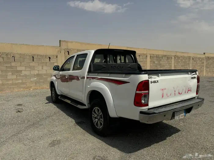 هايلوكس 2015 ديزل دبل S-GLX للبيع 5