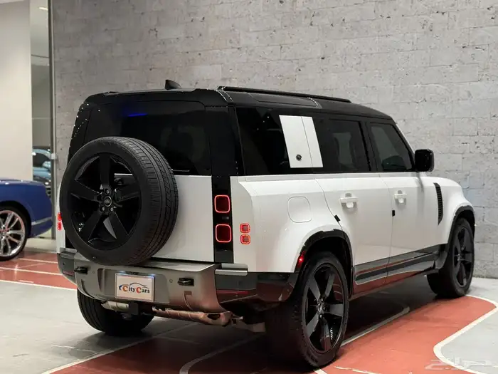 الموديل 2024 العداد 5.000 النوع دفيندر HSE وارد كندا 15