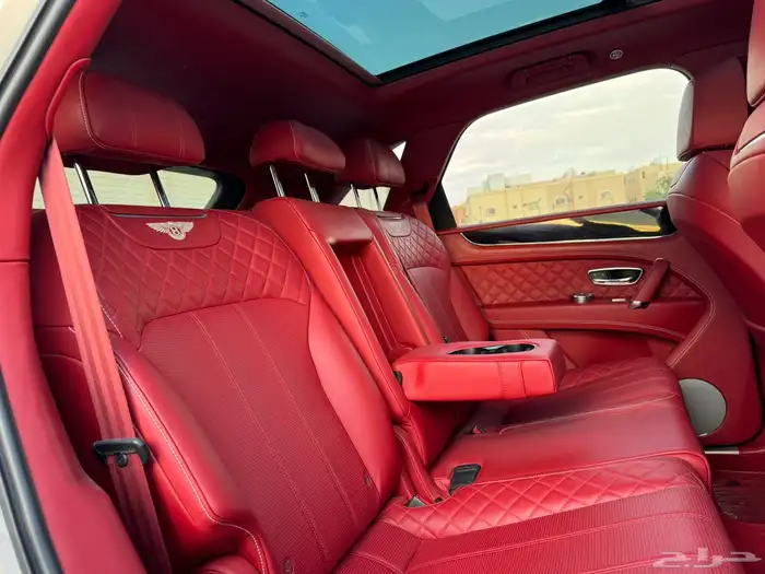 بنتلي بنتيجا 2017 11