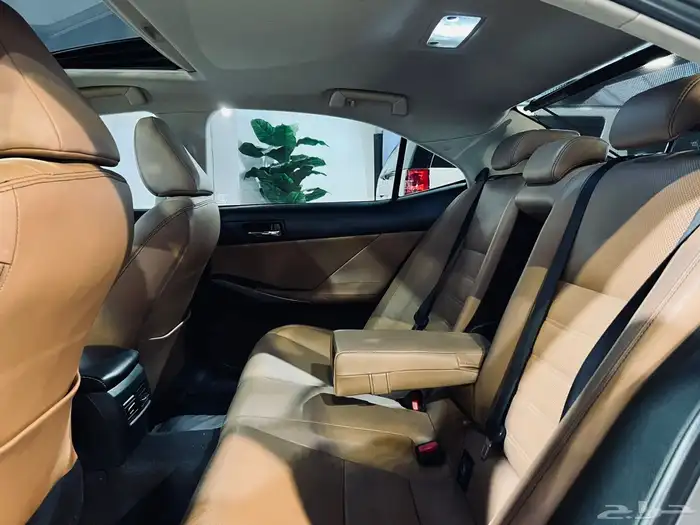 لكزس is350 سعودي بحاله ممتازه 5
