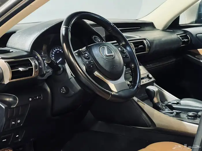 لكزس is350 سعودي بحاله ممتازه 3