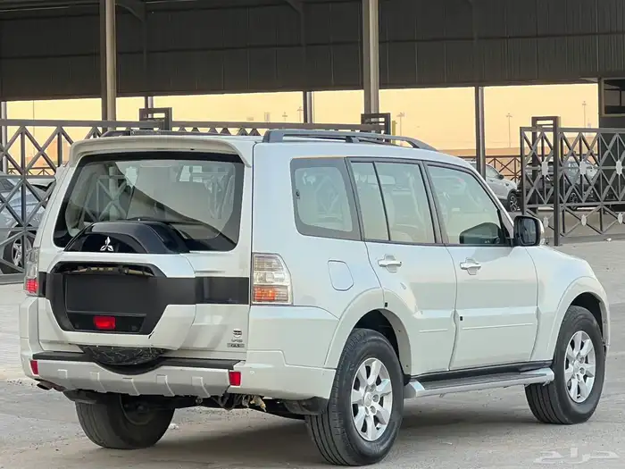 ميتسوبيشي - باجيرو - 2015 - نص فل 6