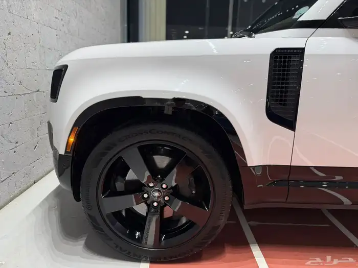 الموديل 2024 العداد 5.000 النوع دفيندر HSE وارد كندا 14