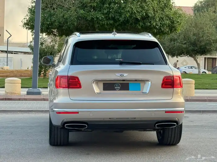 بنتلي بنتيجا 2017 4