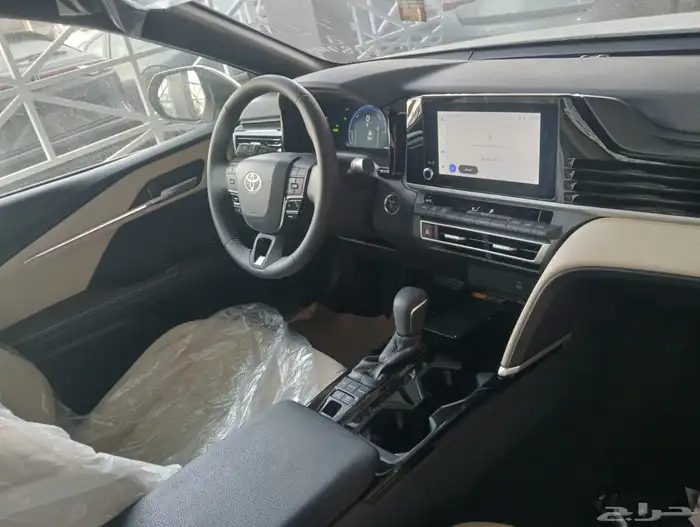 تويوتا كامري LE هايبرد 2025 ال اي 116725 1