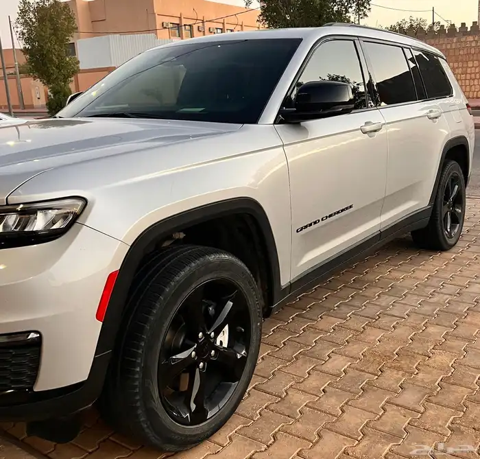 جيب جراند شيروكي 0