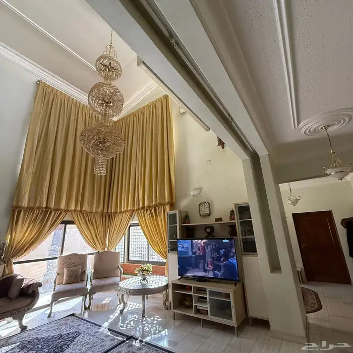 للبيع فيلا بحي الجامعيين تجاري سكني المساحة 800م 12