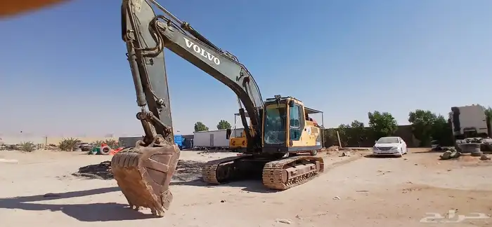 حفار بوكلين فولفو 2011 4