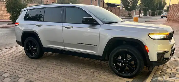 جيب جراند شيروكي 9