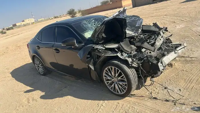 لكزس اي اس 300 مصدومه للبيع 0