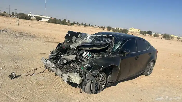 لكزس اي اس 300 مصدومه للبيع 1