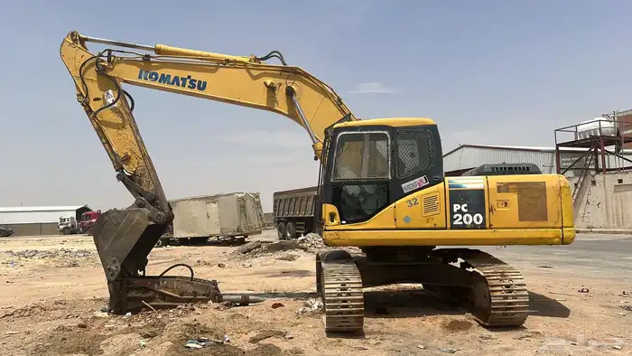 بوكلين كوماتسو داش سبعه للبيع في الخرج 2