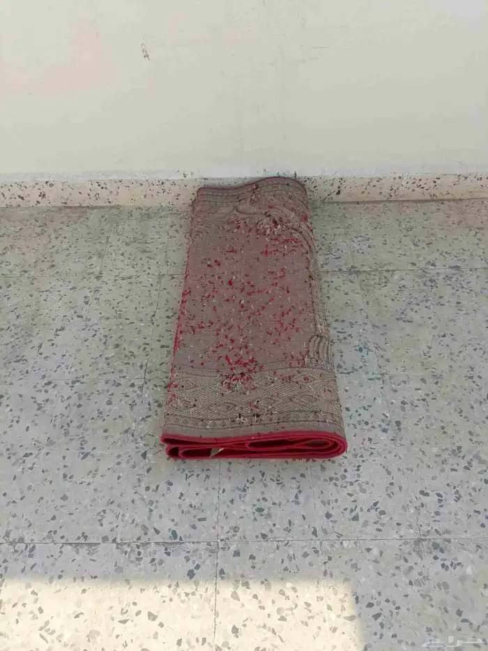 سجادة صلاة خمس امتار للبيع ب100 ريال ( جدة) 2