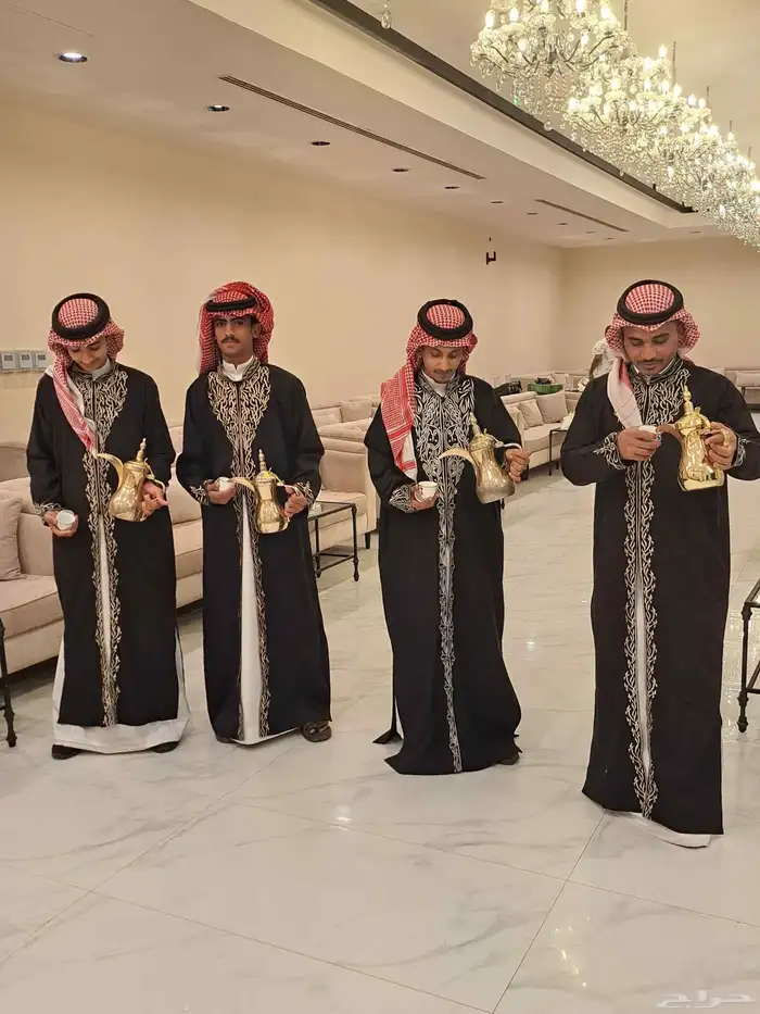 قهوجي وصبابين ومضيف 0