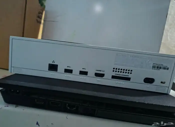 اكس بوكس سيريس s السوم وصل 900 حدي فيه 1100مع يدتين واغراضه 2