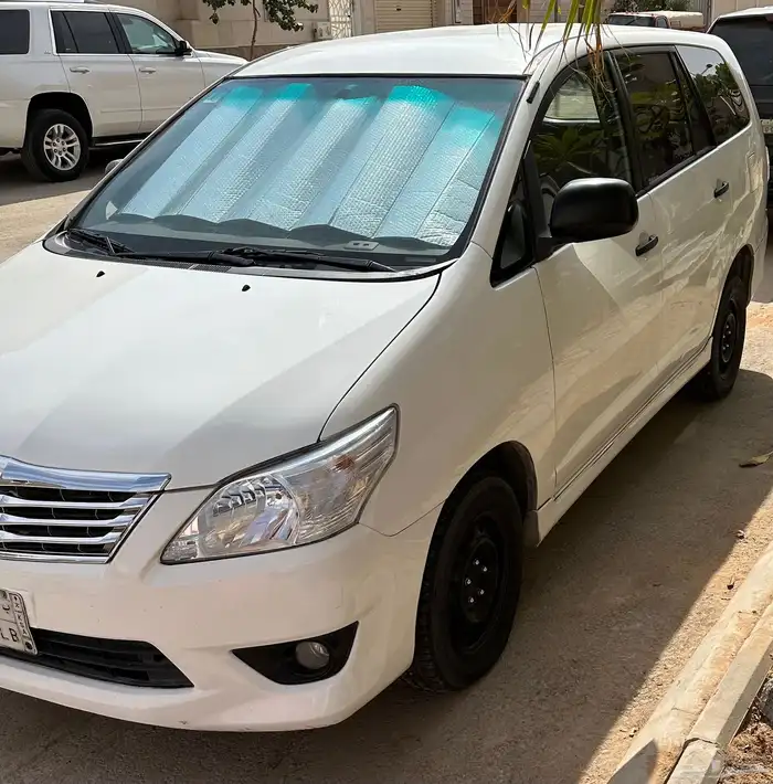 انوفا2012 قير عادي ابيض 1