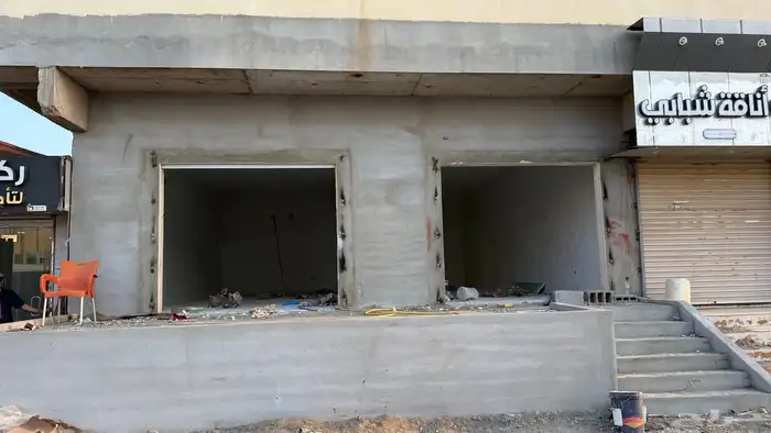 محل فتحتين لتقبيل 1